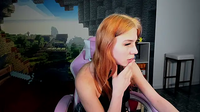 Snapshot of RosaFowler chatting on 02-28-26, 12:28 RosaFowler online show from 02-28-26, 12:28