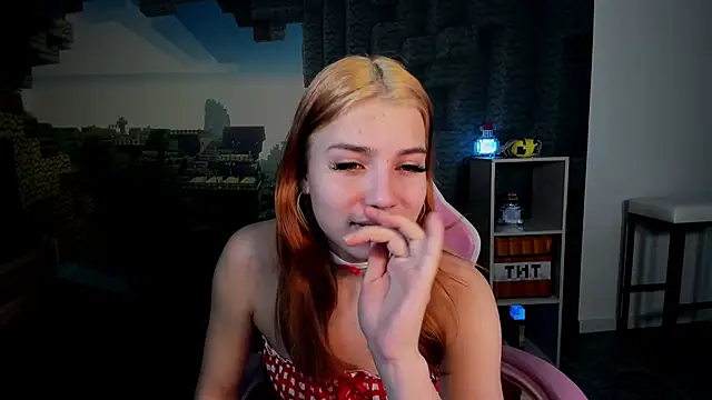 Snapshot of RosaFowler chatting on 03-01-26, 10:50 RosaFowler online show from 03-01-26, 10:50