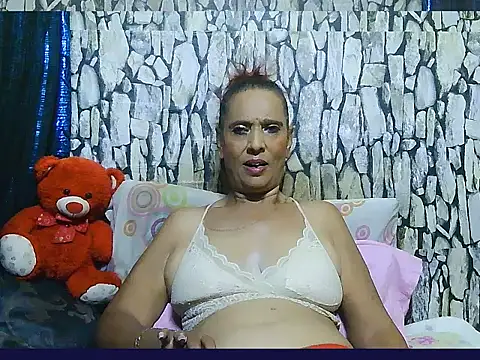 Snapshot of Hot_queen58 chatting on 04-13-26, 04:45 Hot queen58 online show from 04-13-26, 04:45