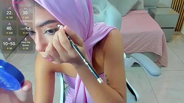 Snapshot of Hanna_irfan chatting on 03-08-26, 12:20 Hanna irfan online show from 03-08-26, 12:20