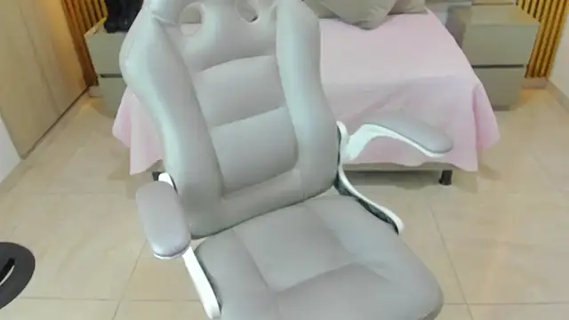 Snapshot of Hanna_irfan chatting on 03-27-26, 12:05 Hanna irfan online show from 03-27-26, 12:05