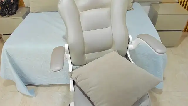 Snapshot of Hanna_irfan chatting on 04-06-26, 12:30 Hanna irfan online show from 04-06-26, 12:30