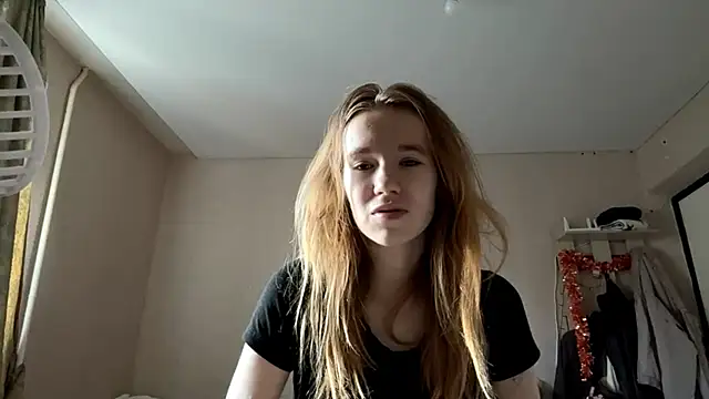 Snapshot of LeomaJee chatting on 07-12-26, 01:13 LeomaJee online show from 07-12-26, 01:13