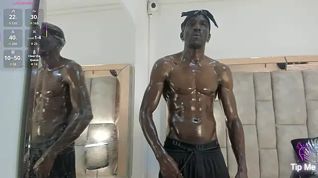 Titan Moreno  online show from 03-12-26, 12:44