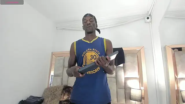 Snapshot of Titan_Moreno_ chatting on 07-16-26, 01:06 Titan Moreno online show from 07-16-26, 01:06