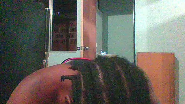 Snapshot of charles_king chatting on 08-04-26, 05:43 charles king online show from 08-04-26, 05:43