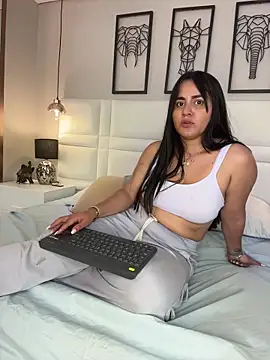 Snapshot of alejandra__garcia chatting on 03-29-26, 02:33 alejandra garcia online show from 03-29-26, 02:33