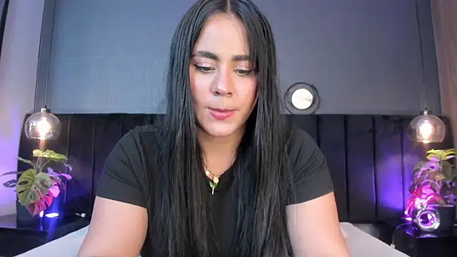Snapshot of alejandra__garcia chatting on 04-08-26, 03:17 alejandra garcia online show from 04-08-26, 03:17