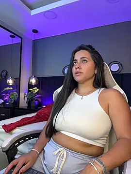 Snapshot of alejandra__garcia chatting on 05-06-26, 03:35 alejandra garcia online show from 05-06-26, 03:35