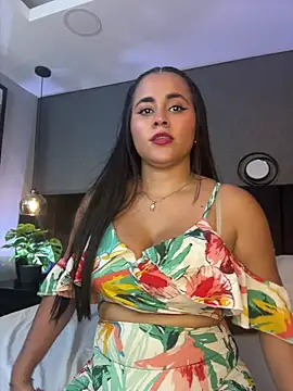 Snapshot of alejandra__garcia chatting on 05-08-26, 03:12 alejandra garcia online show from 05-08-26, 03:12