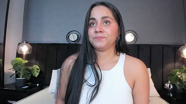 Snapshot of alejandra__garcia chatting on 06-05-26, 03:13 alejandra garcia online show from 06-05-26, 03:13