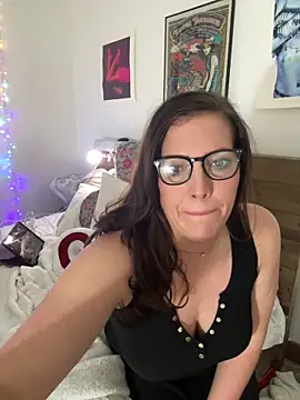 Snapshot of hollyharmd chatting on 04-07-26, 02:45 hollyharmd online show from 04-07-26, 02:45