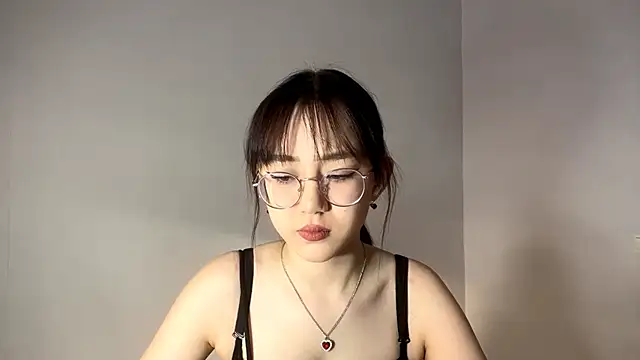 Snapshot of SolvedGlobe chatting on 03-09-26, 01:04 SolvedGlobe online show from 03-09-26, 01:04