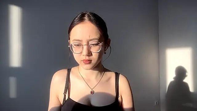 Snapshot of SolvedGlobe chatting on 03-10-26, 01:05 SolvedGlobe online show from 03-10-26, 01:05