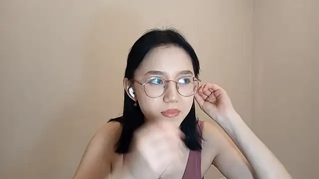 Snapshot of SolvedGlobe chatting on 03-24-26, 02:11 SolvedGlobe online show from 03-24-26, 02:11