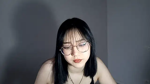 Snapshot of SolvedGlobe chatting on 03-26-26, 02:11 SolvedGlobe online show from 03-26-26, 02:11