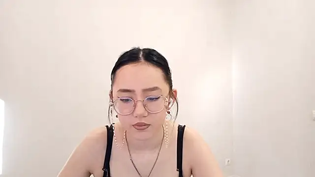 Snapshot of SolvedGlobe chatting on 03-28-26, 01:11 SolvedGlobe online show from 03-28-26, 01:11