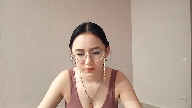 Snapshot of SolvedGlobe chatting on 04-03-26, 02:04 SolvedGlobe online show from 04-03-26, 02:04