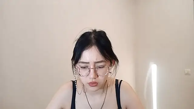 Snapshot of SolvedGlobe chatting on 04-06-26, 02:07 SolvedGlobe online show from 04-06-26, 02:07