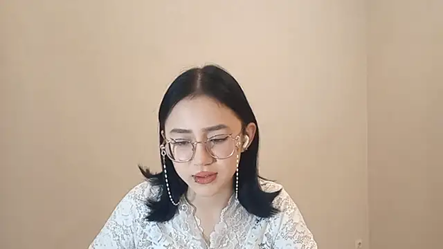 Snapshot of SolvedGlobe chatting on 04-10-26, 02:11 SolvedGlobe online show from 04-10-26, 02:11