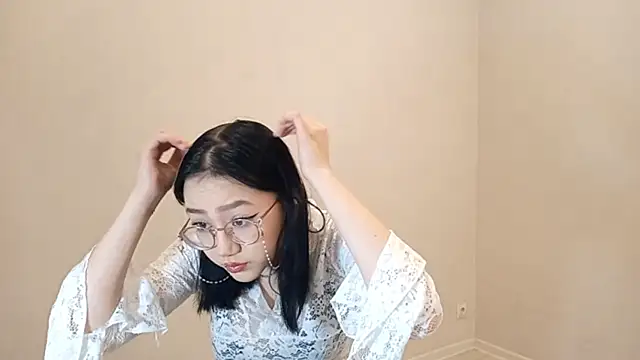 Snapshot of SolvedGlobe chatting on 04-12-26, 02:11 SolvedGlobe online show from 04-12-26, 02:11