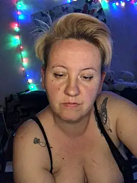 Snapshot of SofiaAmour chatting on 04-19-26, 08:00 SofiaAmour online show from 04-19-26, 08:00