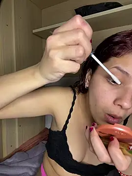 Snapshot of MommySexxy23 chatting on 03-24-26, 07:52 MommySexxy23 online show from 03-24-26, 07:52