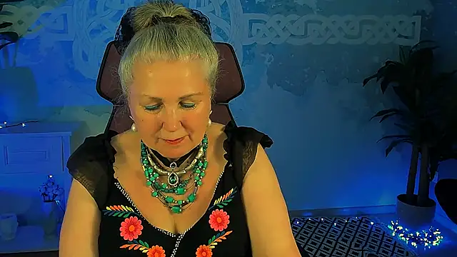 Snapshot of LilaMaharani chatting on 05-18-26, 01:06 LilaMaharani online show from 05-18-26, 01:06