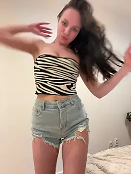 Snapshot of KamilaIv chatting on 03-18-26, 05:38 KamilaIv online show from 03-18-26, 05:38