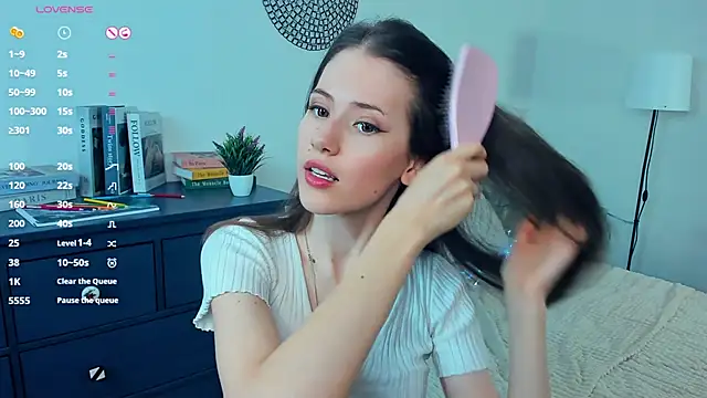 Snapshot of OdiIiaChavarria chatting on 04-15-26, 01:07 OdiIiaChavarria online show from 04-15-26, 01:07