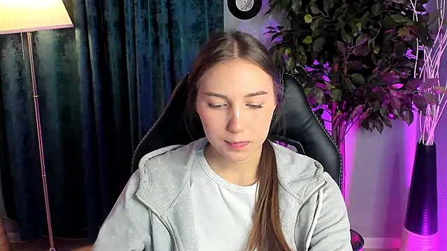 Snapshot of OliviaLang chatting on 03-23-26, 11:14 OliviaLang online show from 03-23-26, 11:14