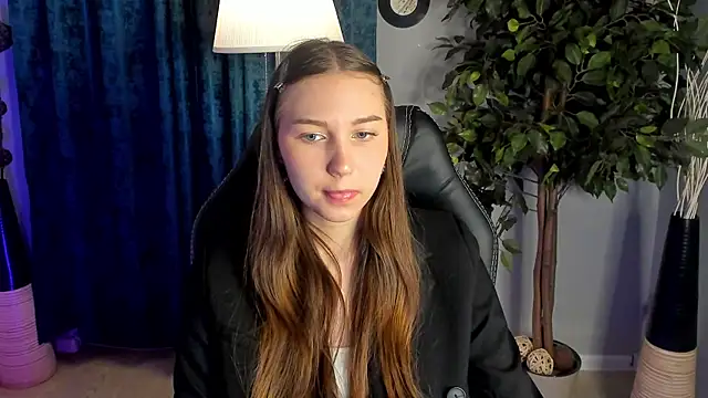 Snapshot of OliviaLang chatting on 03-27-26, 11:32 OliviaLang online show from 03-27-26, 11:32