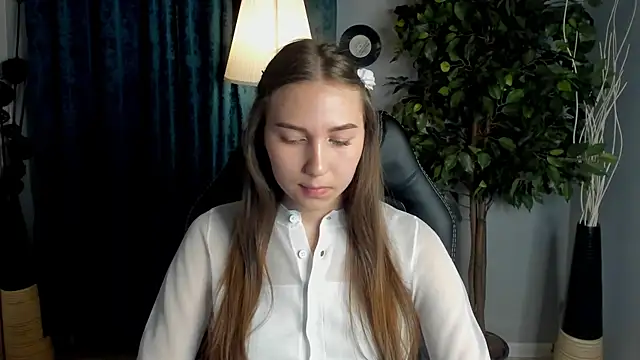 Snapshot of OliviaLang chatting on 03-31-26, 02:28 OliviaLang online show from 03-31-26, 02:28