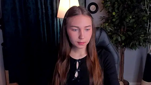 Snapshot of OliviaLang chatting on 04-02-26, 11:30 OliviaLang online show from 04-02-26, 11:30