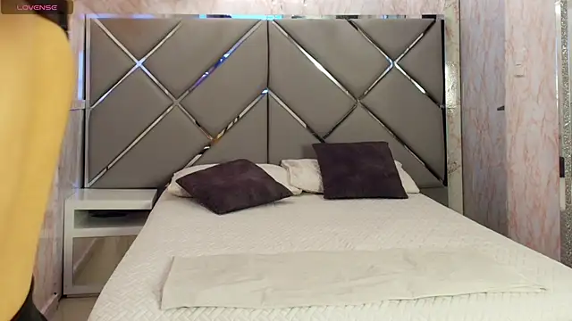 Dolly boobsy online show from 06-21-26, 12:52