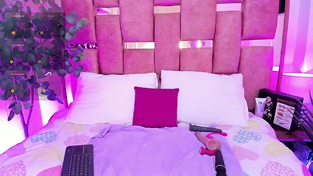 Snapshot of lucy_davies chatting on 03-06-26, 12:12 lucy davies online show from 03-06-26, 12:12