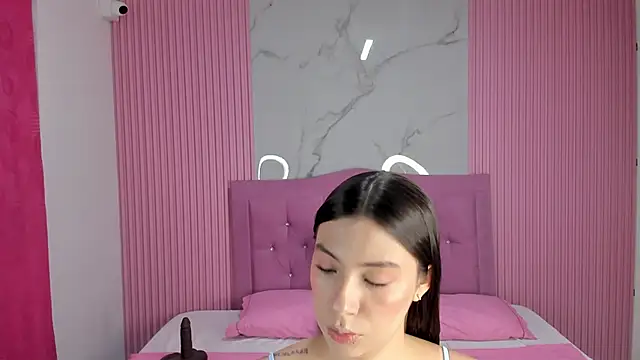 Snapshot of Mily17_ chatting on 04-22-26, 11:01 Mily17 online show from 04-22-26, 11:01