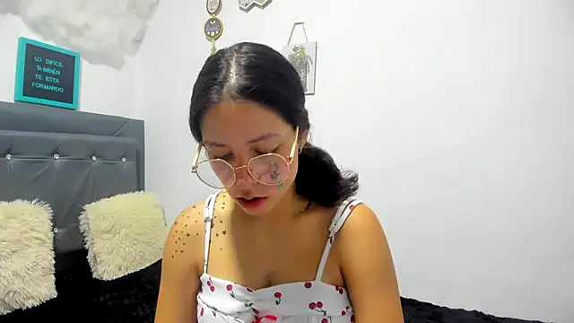 Snapshot of Miranda-cambell chatting on 06-26-26, 01:54 Miranda-cambell online show from 06-26-26, 01:54