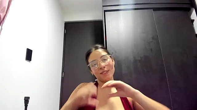 Snapshot of Miranda-cambell chatting on 08-04-26, 11:51 Miranda-cambell online show from 08-04-26, 11:51