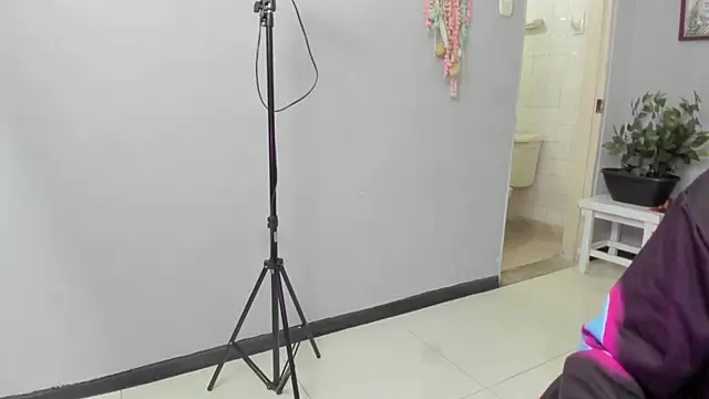 Nahomy Collins  online show from 07-18-26, 08:23