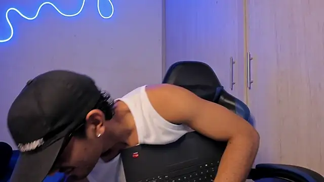 jossi12345j online show from 04-06-26, 01:14