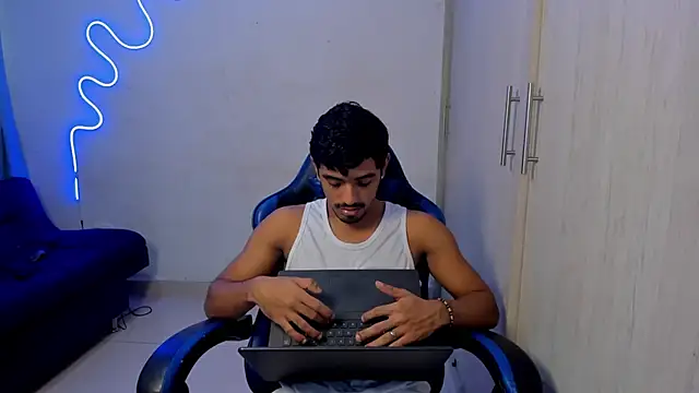 jossi12345j online show from 04-12-26, 01:49