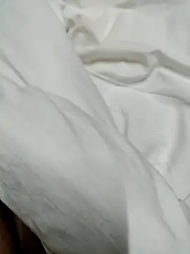 Snapshot of Saikat0085 chatting on 03-12-26, 04:24 Saikat0085 online show from 03-12-26, 04:24