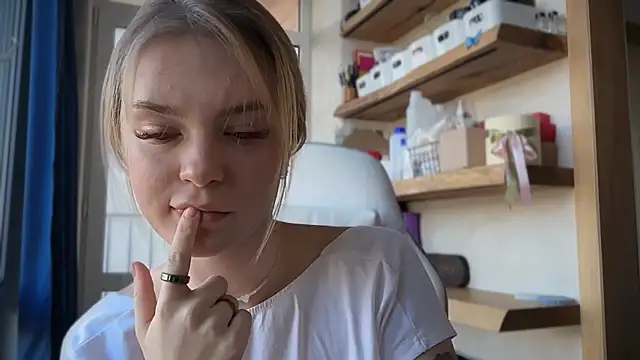 cyberl0ve  online show from 04-12-26, 02:00