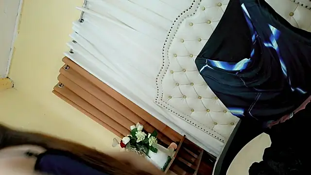 Snapshot of Seductive_sophie chatting on 05-04-26, 03:35 Seductive sophie online show from 05-04-26, 03:35