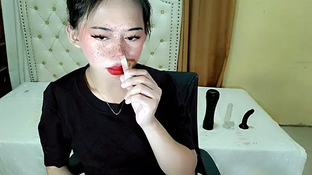 Snapshot of Seductive_sophie chatting on 08-04-26, 01:53 Seductive sophie online show from 08-04-26, 01:53