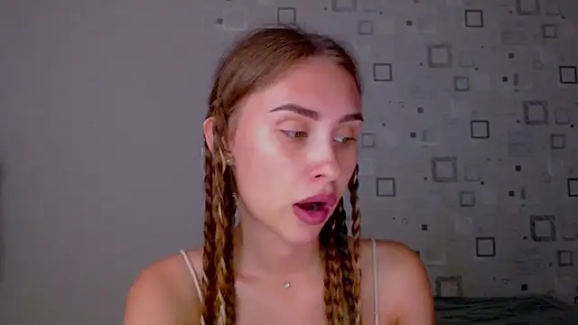 yourameliaa online show from 06-18-26, 06:01