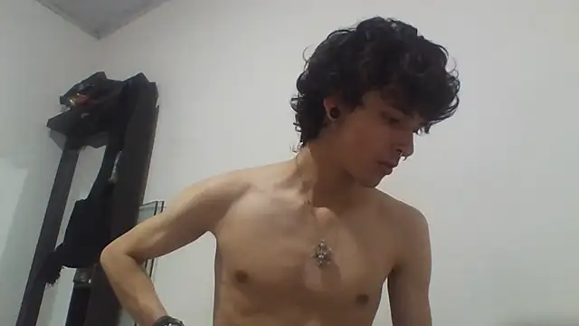 Snapshot of Moonandzukko chatting on 03-27-26, 08:52 Moonandzukko online show from 03-27-26, 08:52