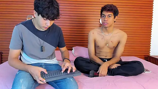 Snapshot of peakk_twiinns chatting on 03-13-26, 11:28 peakk twiinns online show from 03-13-26, 11:28