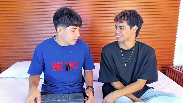 Snapshot of peakk_twiinns chatting on 04-07-26, 11:21 peakk twiinns online show from 04-07-26, 11:21